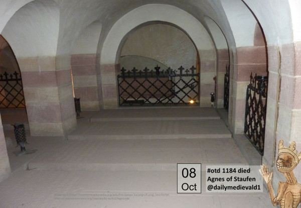 The picture shows several stone coffins in the crypt in Speyer
