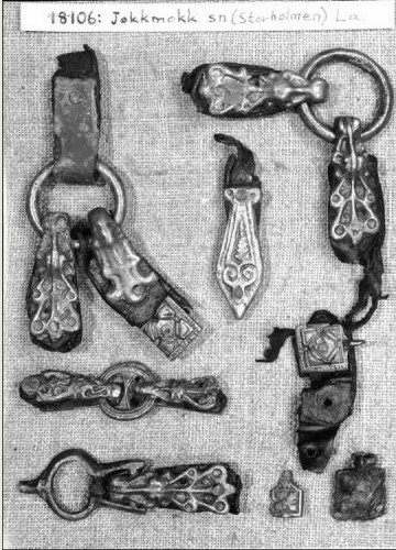 Ornaments from the grave at Vájgájávrre belonging to a belt. Corresponding artefacts are primarily known from present-day Finland, the Baltic States and Russia.
Photo: National Historical Museums, Sweden