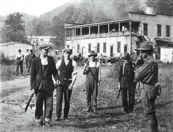 After the Battle of Blair Mountain in 1921 the union miners surrendered to the federal troops and gave them their weapons. Three miners with federal soldier prepare to surrender weapons. By Kinograms - https://libcom.org/gallery/battle-blair-mountain-1921-photo-galleryhttps://www.youtube.com/watch?v=YBAKGvOV6_k, Public Domain, https://commons.wikimedia.org/w/index.php?curid=75210484