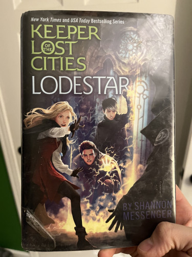 Book cover of Keepers of the Lost Cities: Lodestar, featuring three kids battling an evildoer.