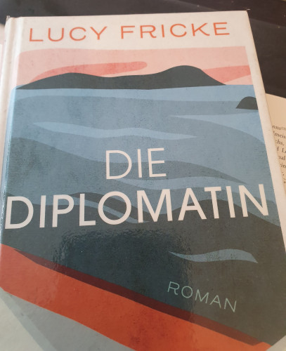 Book cover of Die Diplomatin by Lucy Fricke