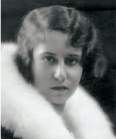 Maria Amélia Chaves in black and white photo c. e 1930s. White woman with dark hair in marcelled waves, looking directly at camera. Wearing a large white fur collar