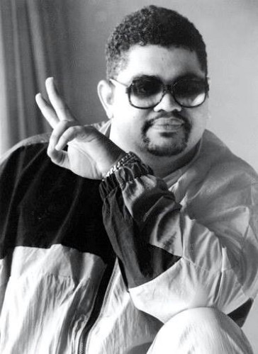 Heavy D wearing shades showing 'peace' sign with 2 fingers (B&W)
