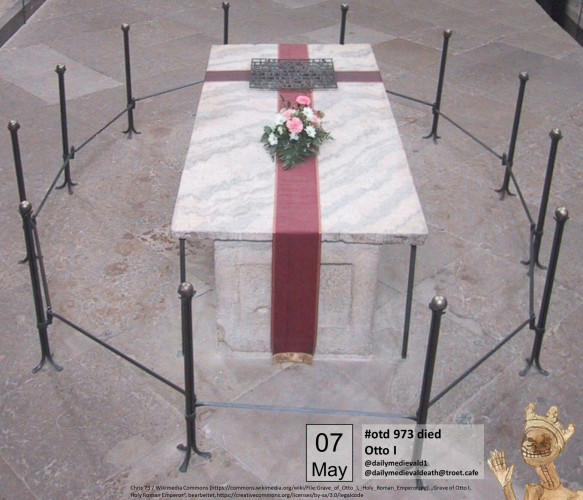 The picture shows a freestanding grave with a white marble slab