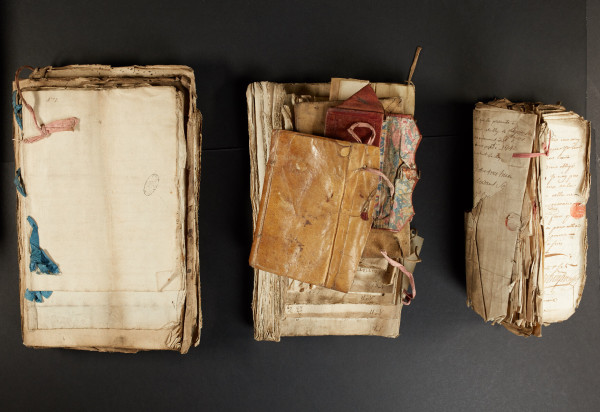 Court documents and pieces of evidence found on board the ship L'Ocean of Bordeaux, a French ship bound from Bayonne to Cartagena de Indias. Image: Maria Cardamone. The National Archives, ref. HCA 32/140, by permission of The National Archives, UK.