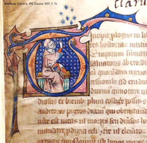 Detail of the upper left corner of a leaf in a medieval manuscript: folio 1 recto in Bodleian Library, manuscript Douce 207. 12 lines of handwritten Latin text copied in brown ink. The first 7 lines are indented to accommodate a decorative initial painted in blue and orange paint atop a background square of pink bordered with gold leaf. Within the initial sits a grey-haired, bearded scholar depicted side-on, gazing upwards. Clad in pink robes and cap, he grasps a stack of books with his left hand. Raising his right hand towards the heavens he points out a cluster of 7 blue stars twinkling just beyond the bounds of the initial in which he sits.