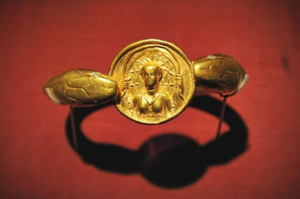 Golden bracelet from Pompeii. Two snake heads flank a disc bearing a portrait of the goddess Selene.