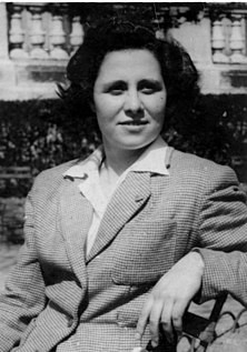 Victòria Pujolar in black and white photo from 1947.