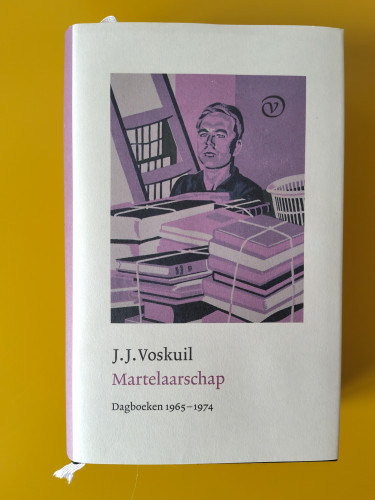 Cover of the mentioned book: litho of the middle aged but still young looking author amidst books. You also see a reading ribbon which is part of the book.