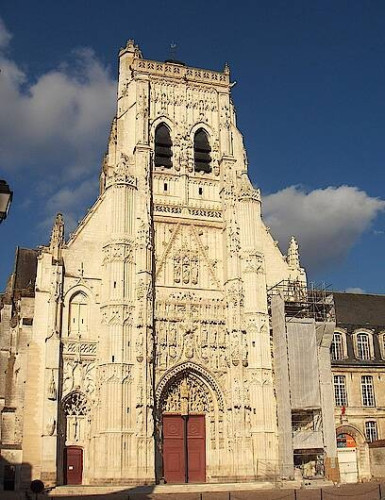 Crédit image: L’abbatiale de Saint-Riquier, Photo: 2006, Friedrich Tellberg, Wikimedia Commons.