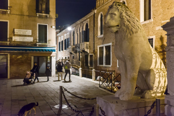The Piraeus Lion at night