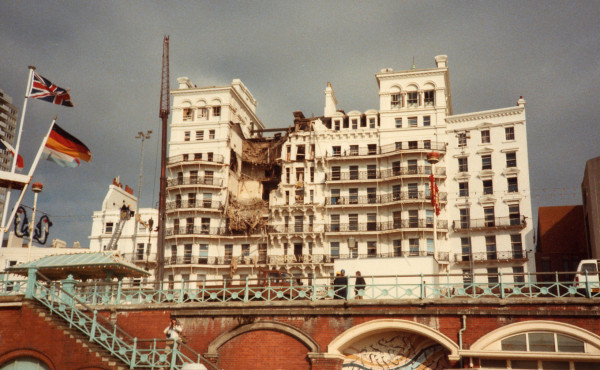 The Grand Hotel on the morning after the bombing. By D4444n at en.wikipedia - Transferred from en.wikipedia to Commons by User:Sfan00_IMG using CommonsHelper., Public Domain, https://commons.wikimedia.org/w/index.php?curid=5194591