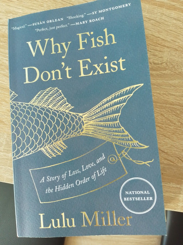 Boekomslag van 'Why fish don't exist' van Lulu Miller