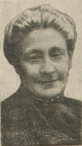 Marthe de Vogüé, Marquise de Mac Mahon, in newspaper photograph from 1911. head and shoulders image, looking directly at camera, dark high necked dress, pale hair drawn back from face, looking directly at camera with confident smile.