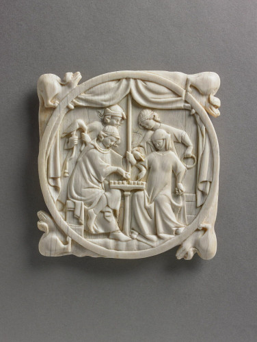 13th c. mirror case made of ivory showing 2 chess players, Louvre
