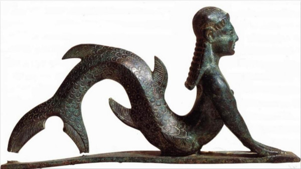 Bronze sculpture of a woman with a fishtail. The scales and fins of the fishtail were made with much attention to detail. She is leaning on her hands in front ofher body, her tail snaking in a dramatic curve.